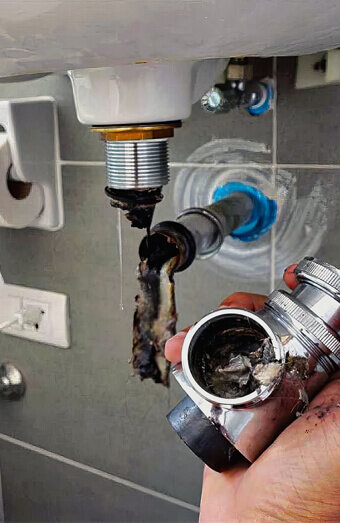 https://blockeddrainsclaremont.com.au/uploads/2025/07/blocked-sink-36737.jpg